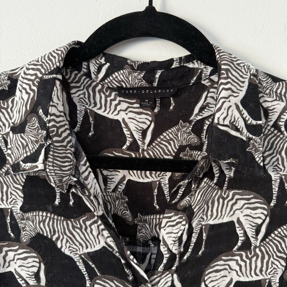 Jane + Delancey Zebra Print Rayon Button Front Blouse Jacquard Weave Sz Medium - Picture 3 of 12